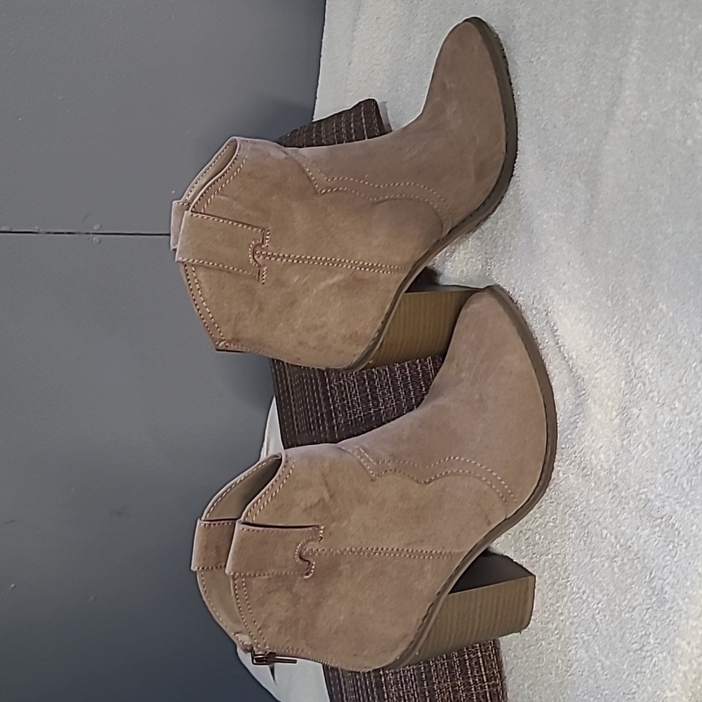 Women's boots